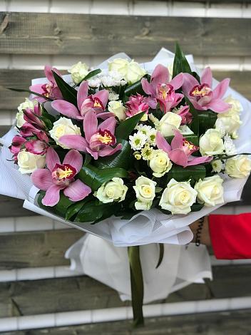 Букет цветов из: Розы и Хризантемы в Узловая