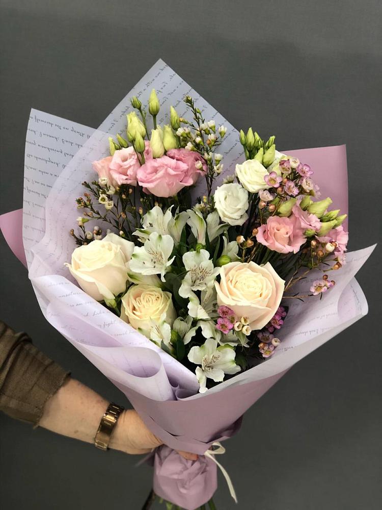 Букет цветов из: Альстромерии, Розы и Лизиантусы в Узловая