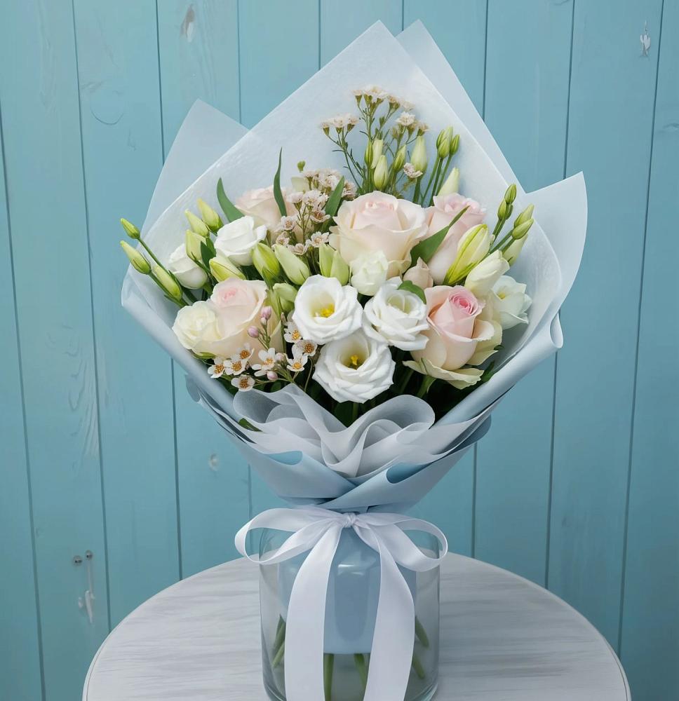 Букет цветов из: Розы и Лизиантусы в Узловая