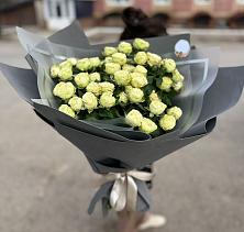 Букет Белые кустовые розы Солинеро в Узловая