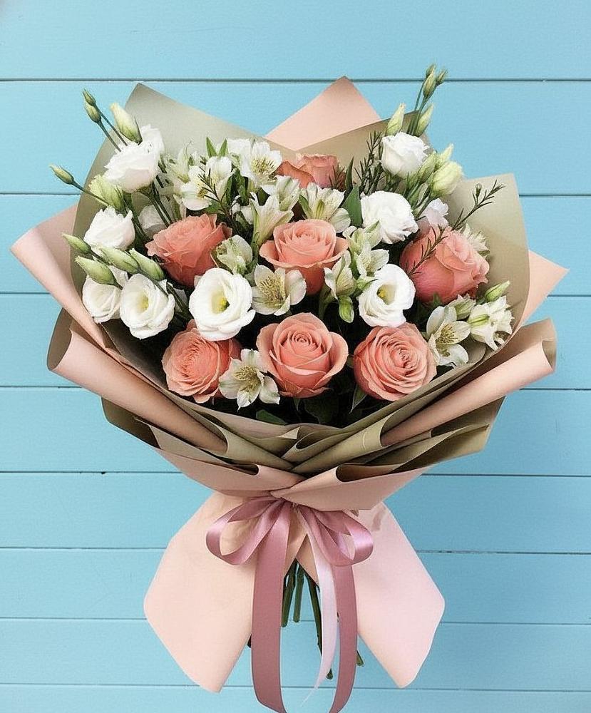 Букет цветов из: Розы, Альстромерии и Лизиантусы в Узловая