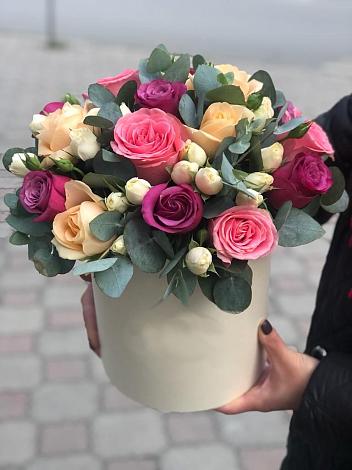 Цветочная композиция из Розы в шляпной коробке в Узловая