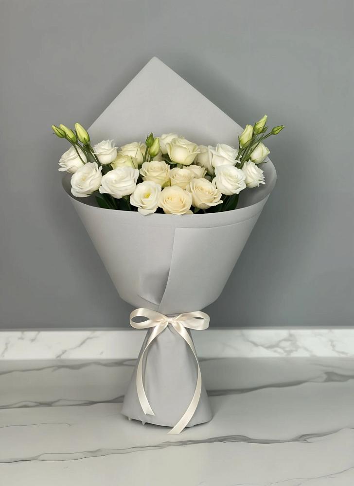 Букет цветов из: Розы и Лизиантусы в Узловая