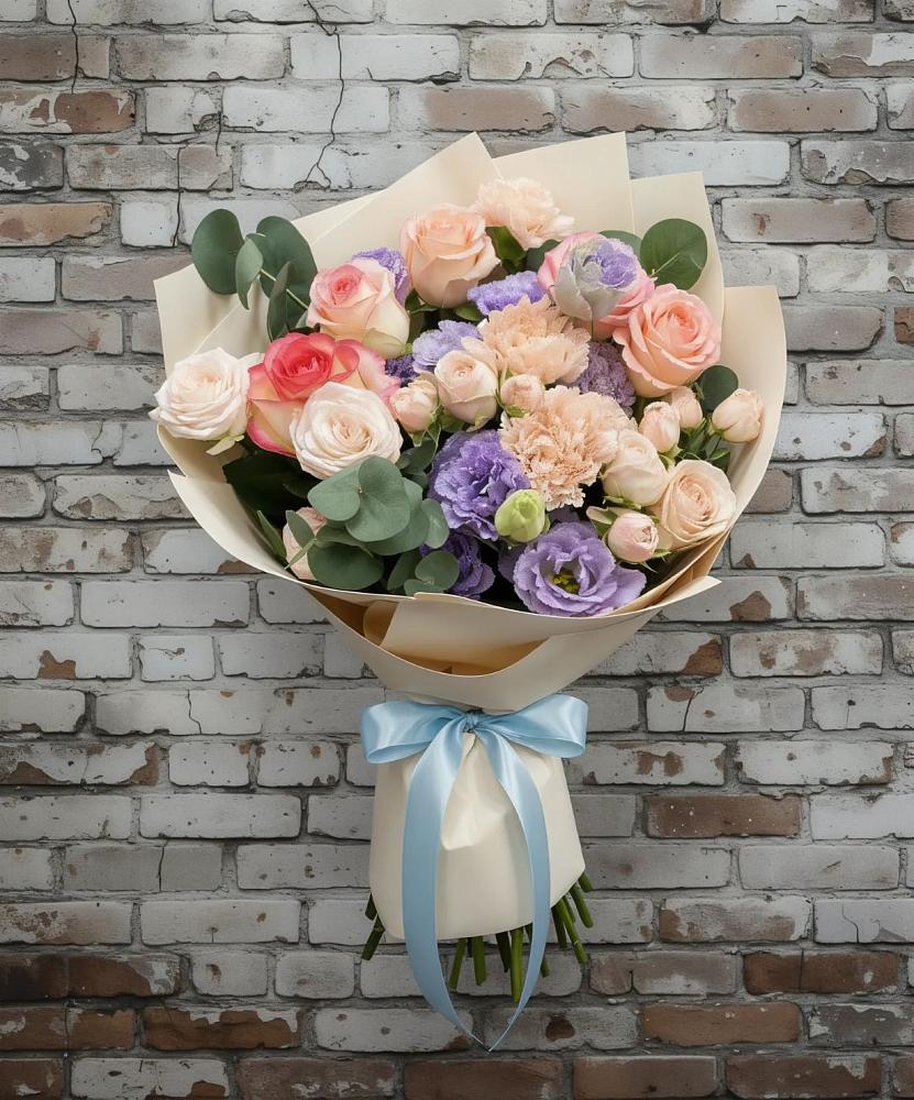 Букет цветов из: Розы, Лизиантусы и Гвоздики в Узловая