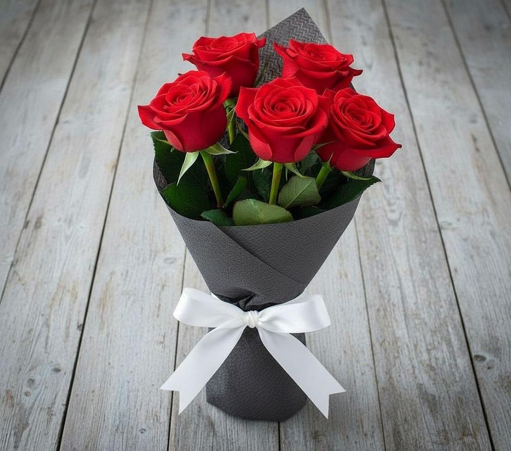 Букет 5 Красных роз Эдлесс Лав в Узловая