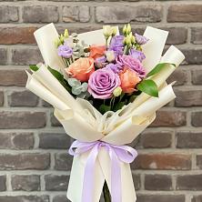 Букет цветов из:  Лизиантусы и Розы в Узловая