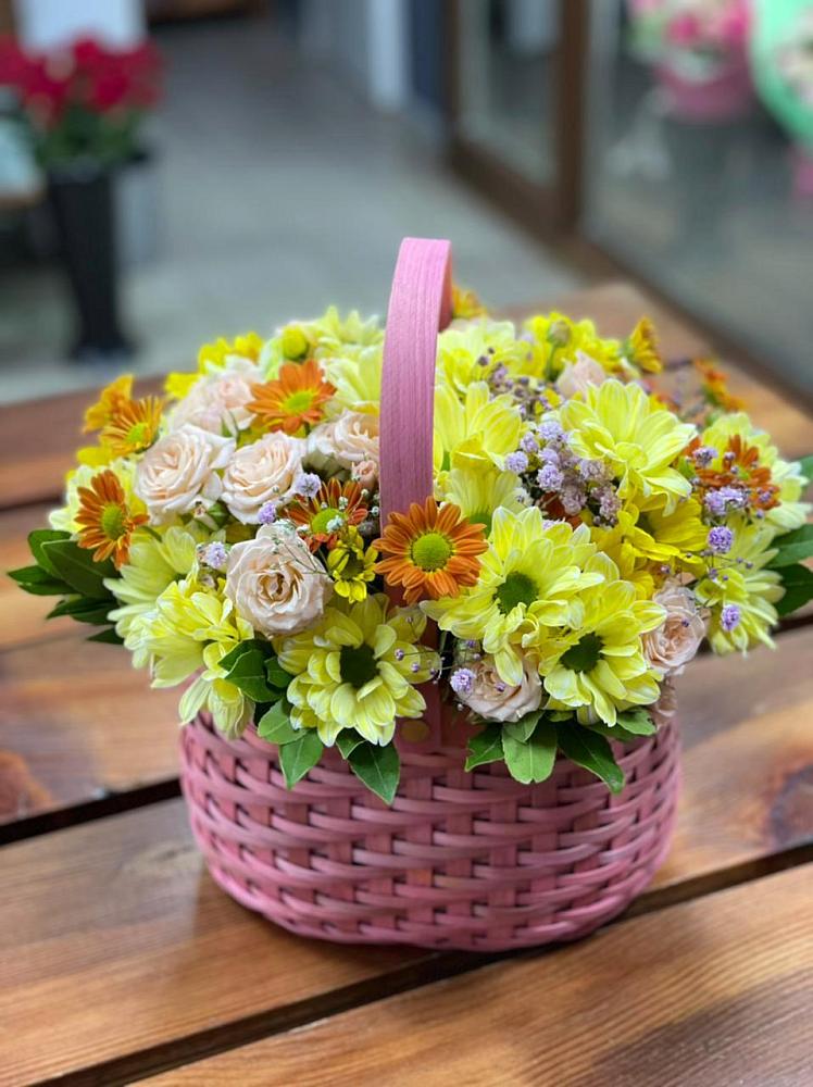 Цветочная композиция из Хризантемы и Розы в корзине в Узловая