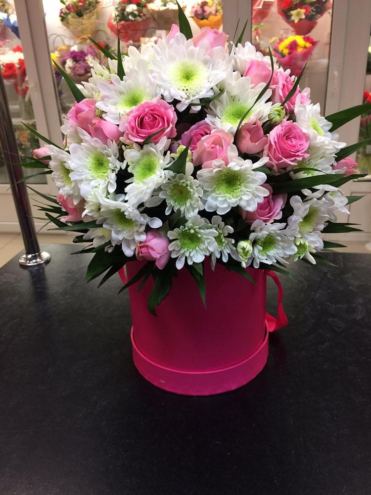 Цветочная композиция из Розы и Хризантемы в шляпной коробке в Узловая