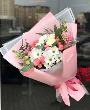 Букет цветов из: Розы, Лизиантусы и Хризантемы в Узловая