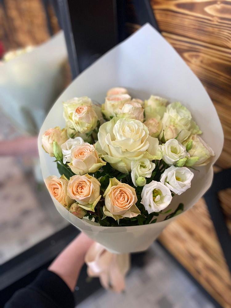 Букет цветов из: Розы и Лизиантусы в Узловая